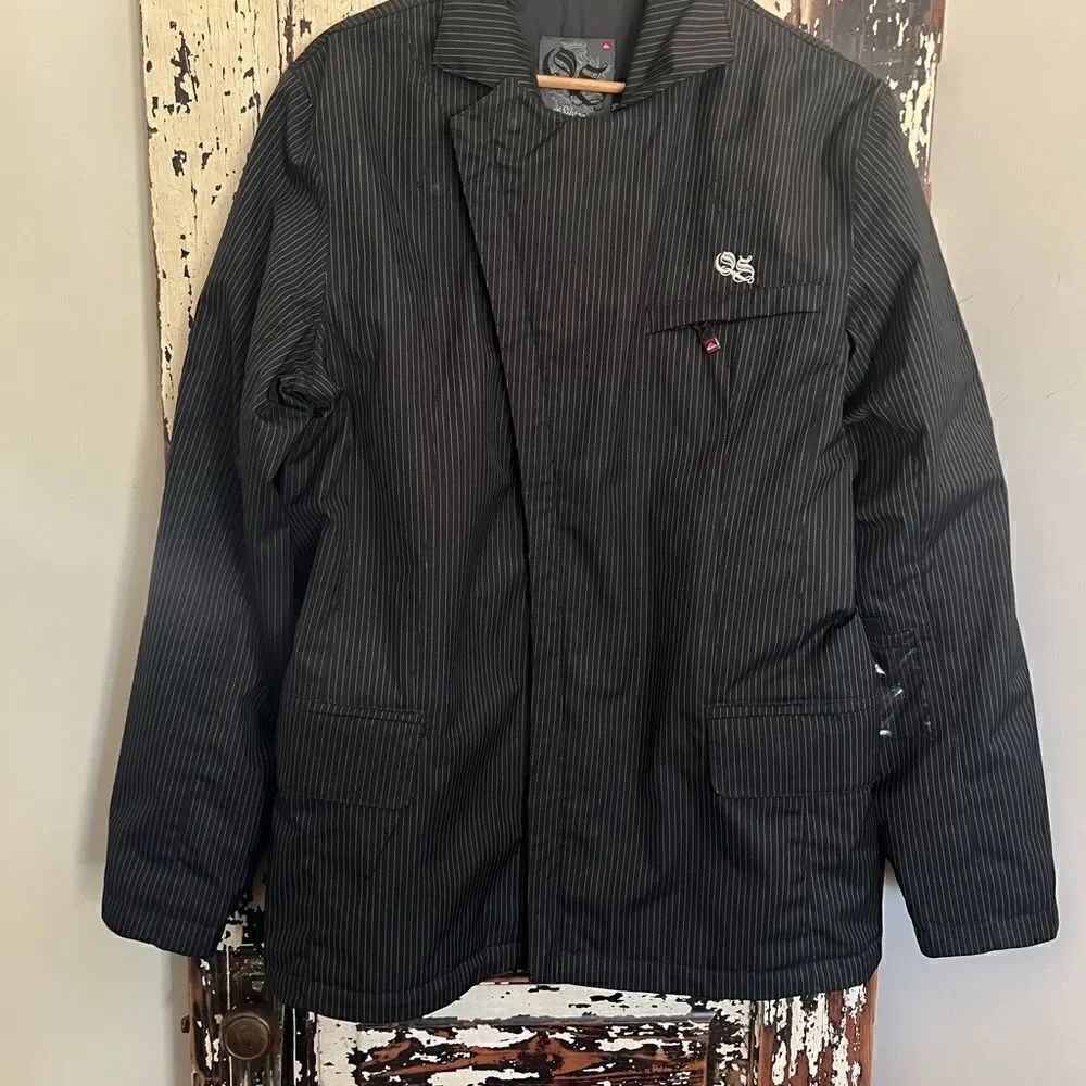 Men’s Quicksilver 5000 snowboarding/Ski jacket. Size Medium.